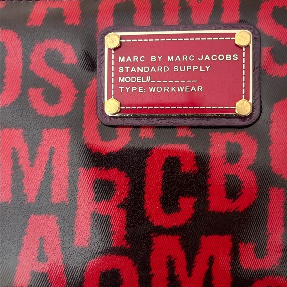 Marc by Marc Jacobs red and black logo print large travel patent leather wallet - Picture 2 of 11